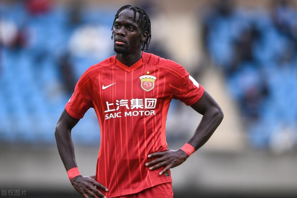 上港客场惨败，争冠希望渐渐破灭，球迷忧心主力阵容调整的简单介绍
