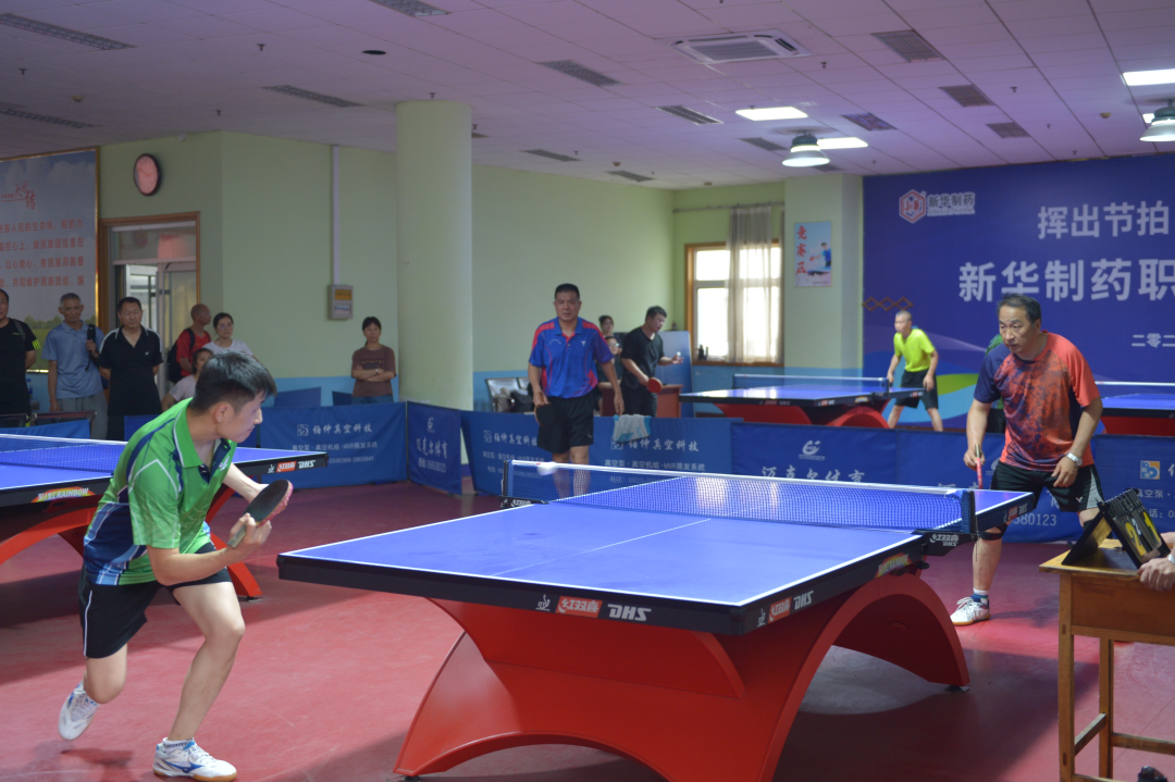 比赛节奏紧凑，双方拼尽全力争夺每一分