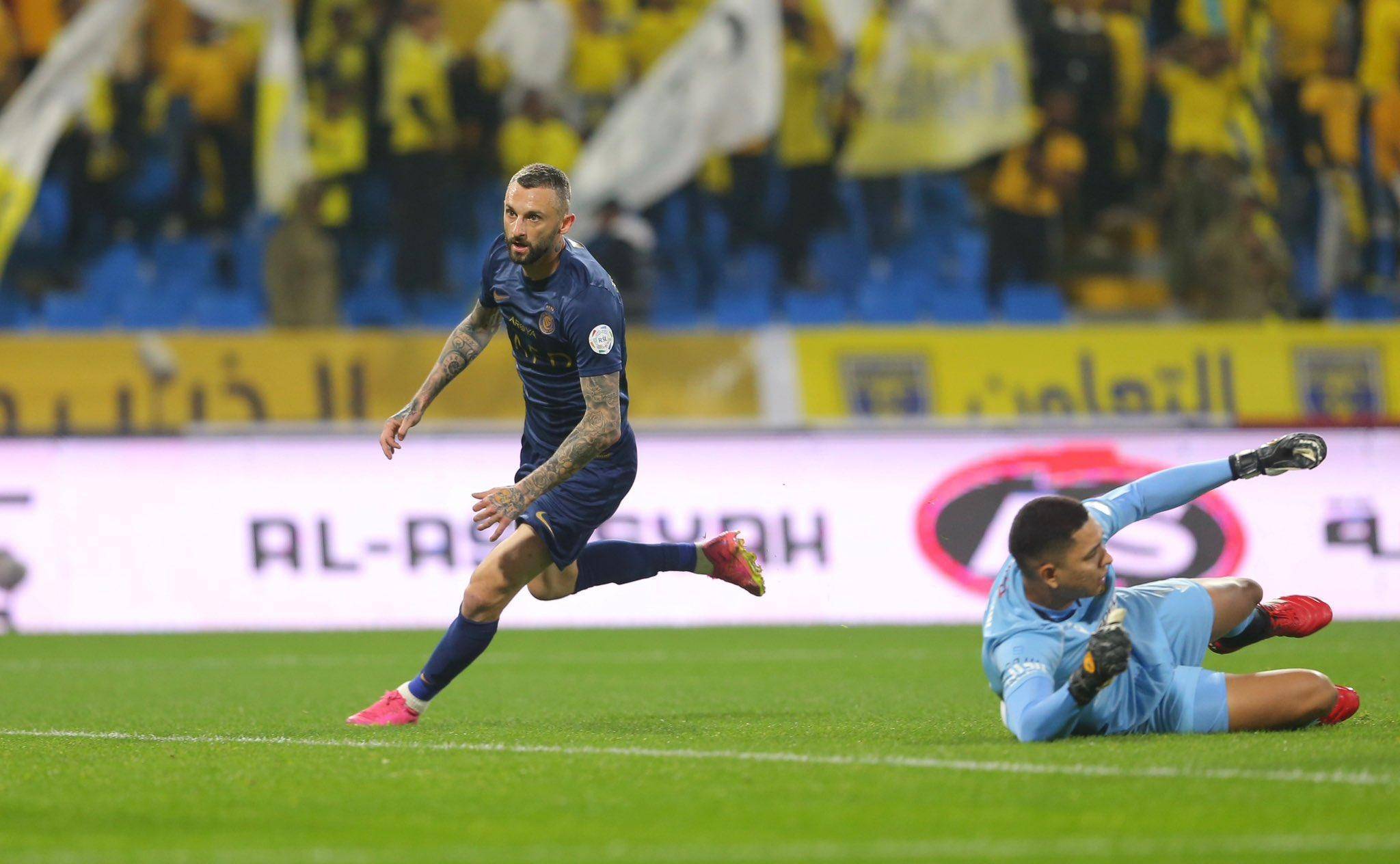 甘冈赢得惊险胜利，反超对手