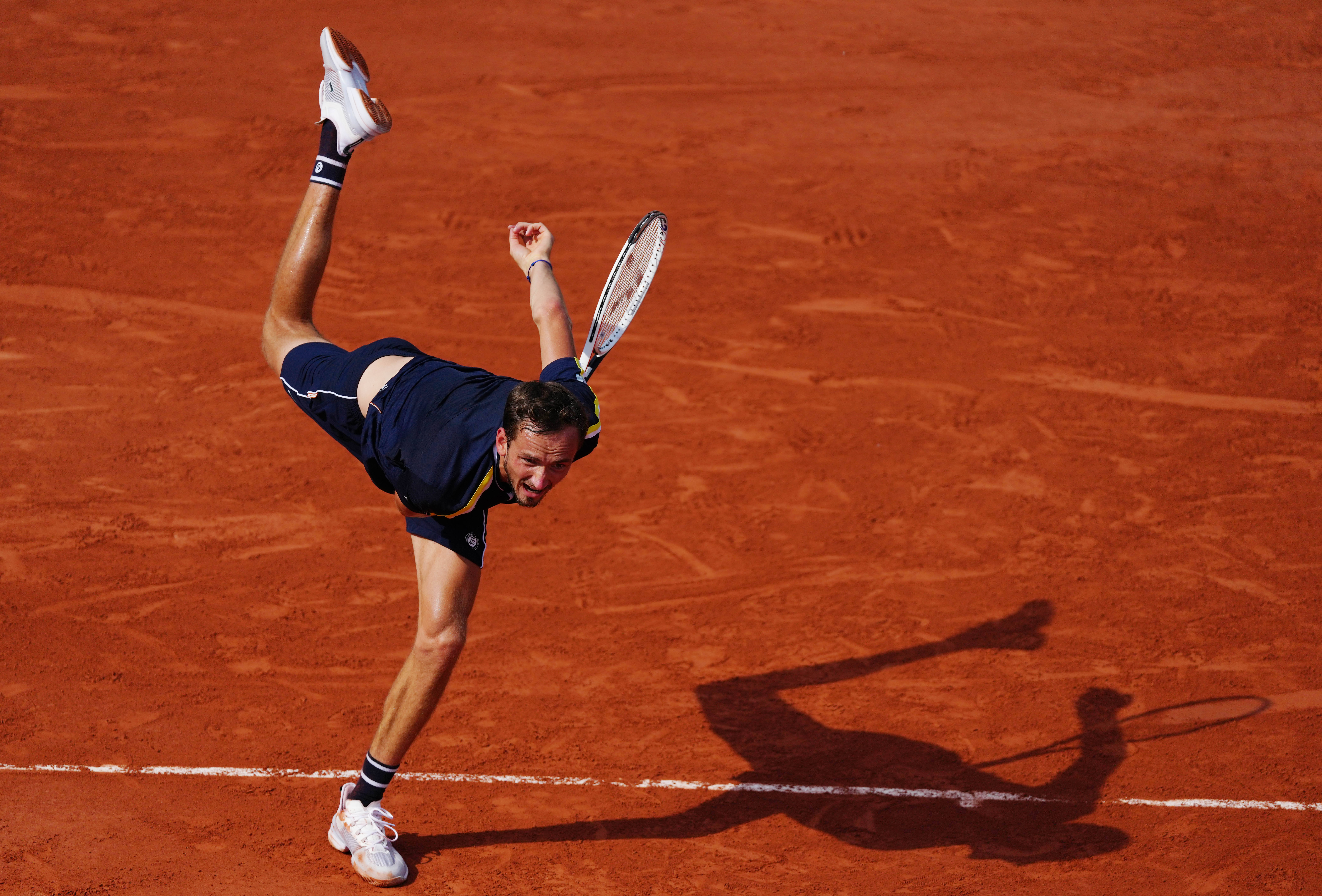 关于西班牙网球队完胜日本网球队，梅德韦杰夫绝境逆转的信息