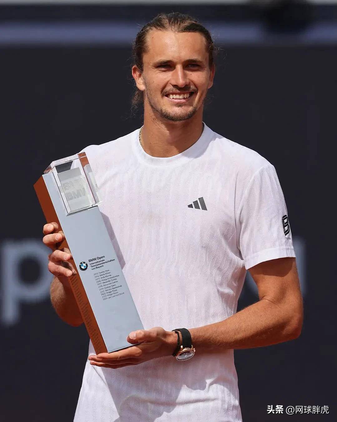 关于德国网球队轻取日本网球队,兹维列夫高光表现的信息 关于德国网球队轻取日本网球队,兹维列夫高光表现的信息