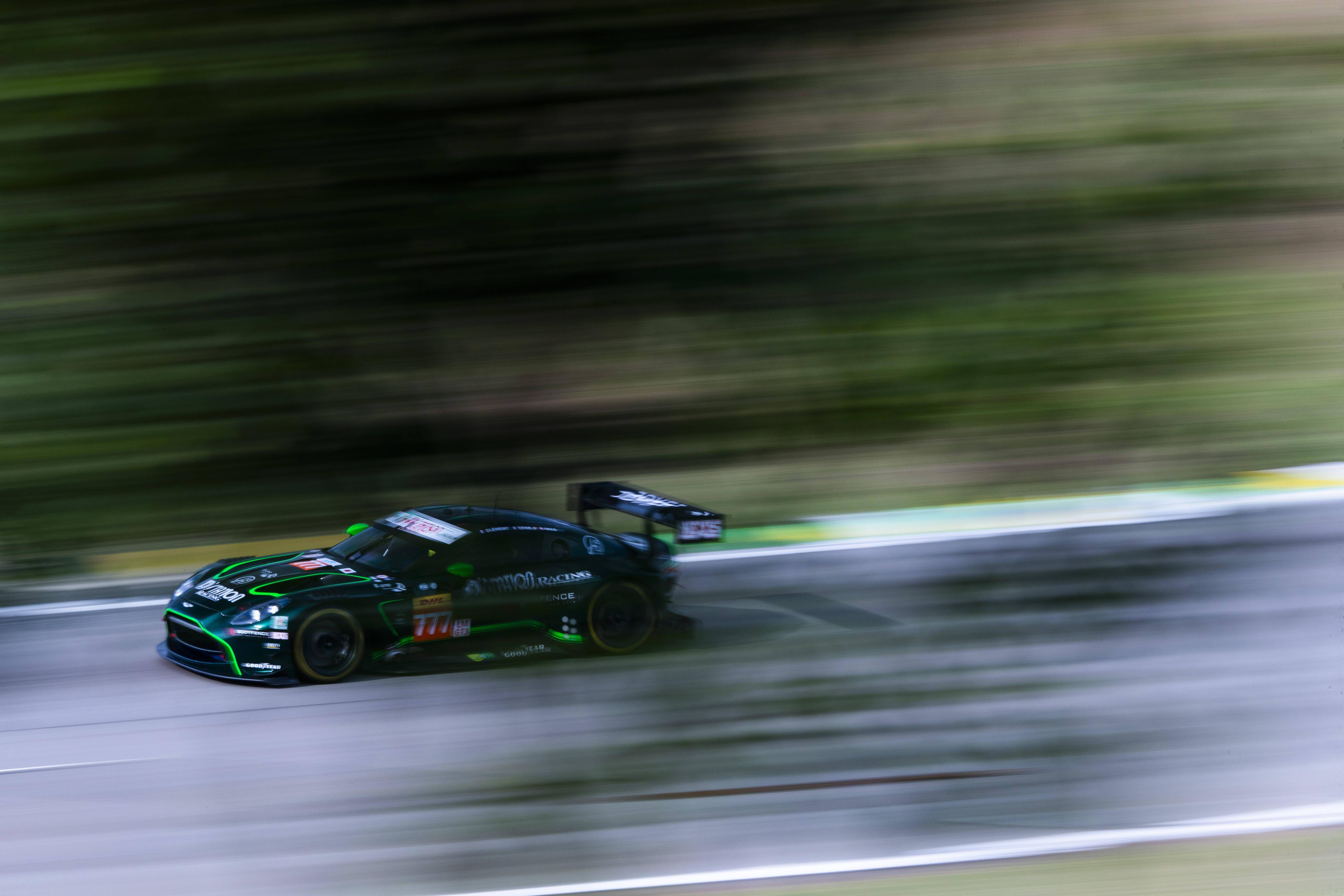 阿斯顿马丁鏖战红牛车队，塞恩斯状态火热的简单介绍