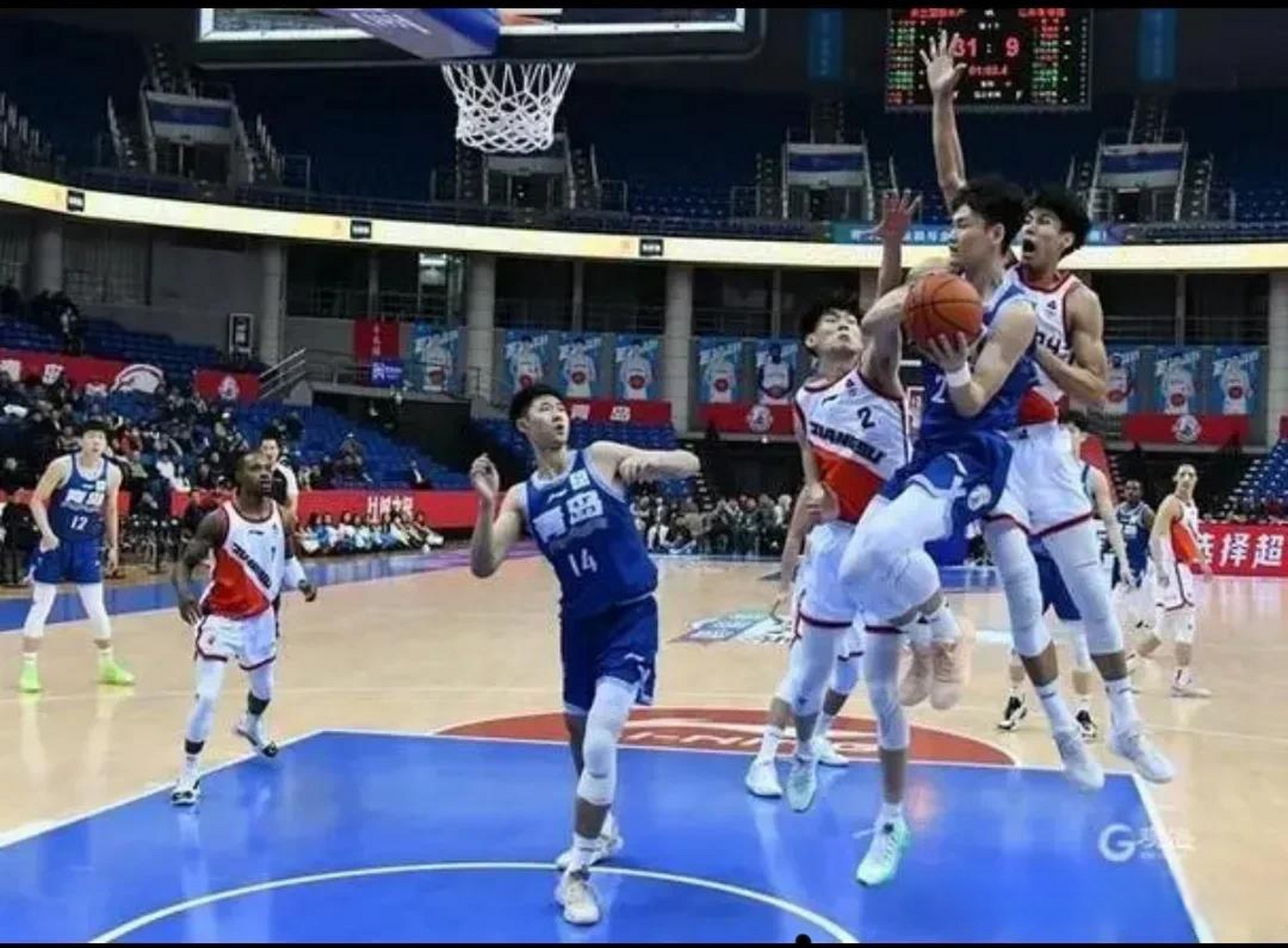 篮球联赛中一支新队伍崭露头角