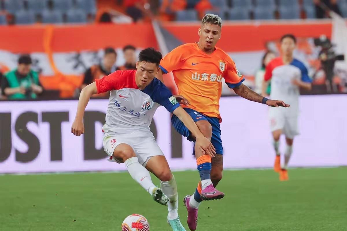 足球联赛的惊喜连连，弱旅逆袭让人惊叹的简单介绍