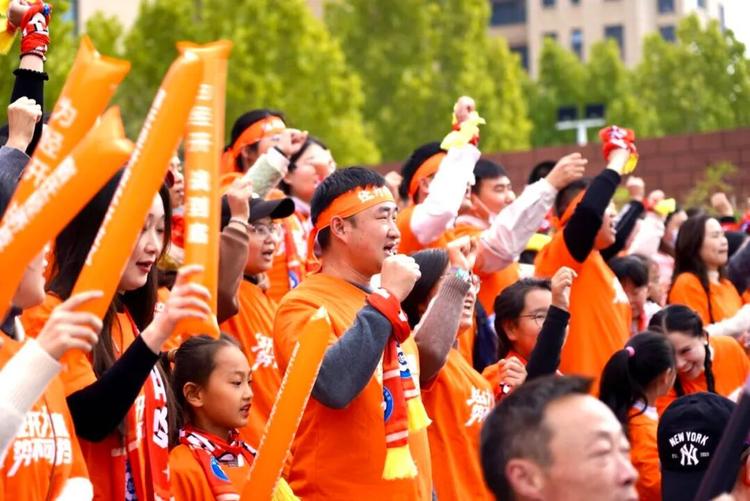 助威声此起彼伏,现场气氛火爆异常的简单介绍 助威声此起彼伏,现场气氛火爆异常的简单介绍