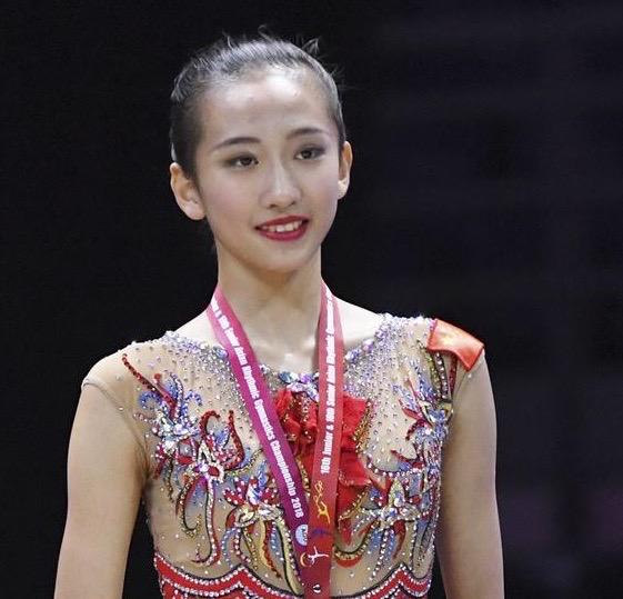 体操选手优雅登场,夺取金牌 体操选手优雅登场,夺取金牌