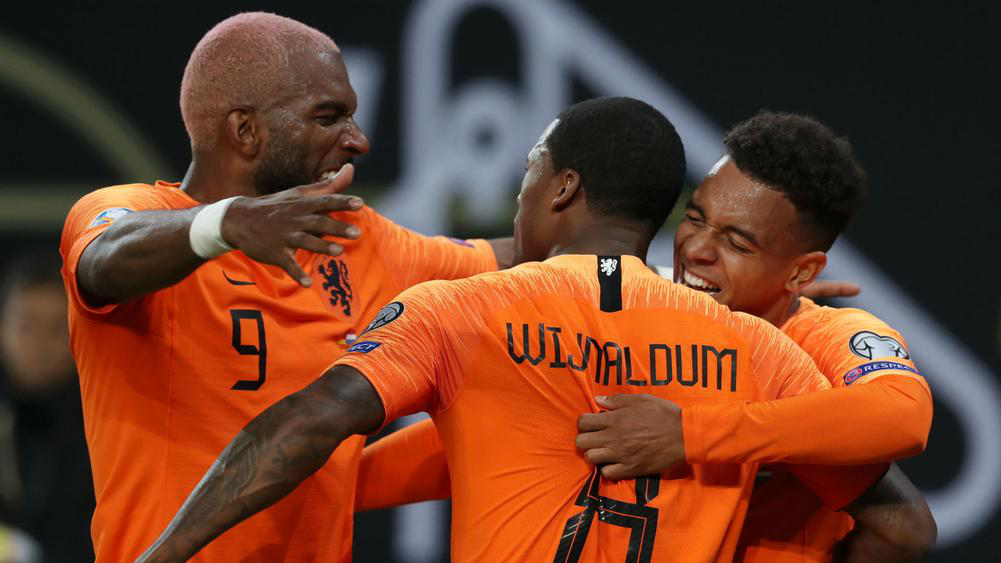 荷兰完胜爱尔兰，晋级希望一直领先