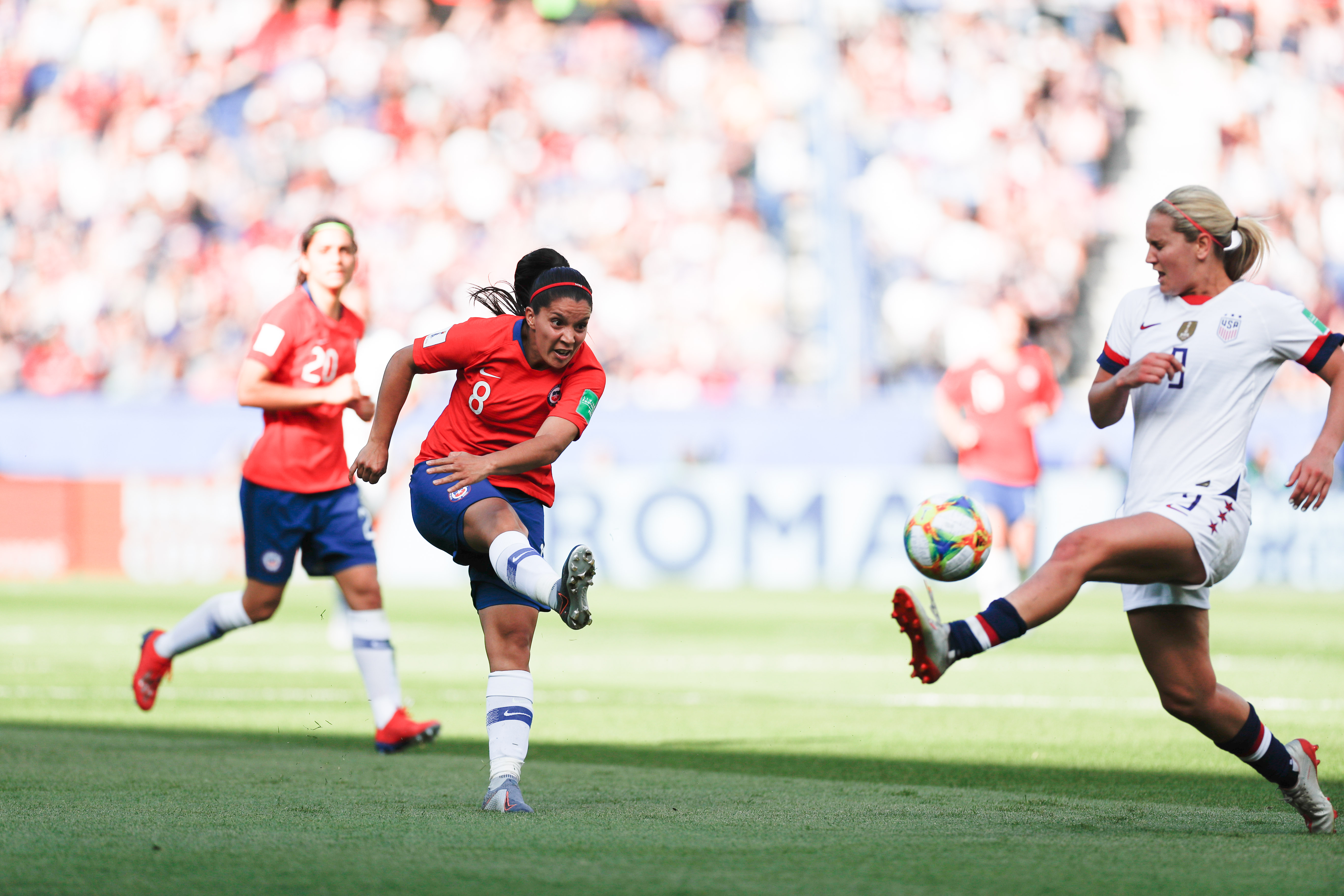 包含智利血洗巴黎，范佩西爆发神勇的词条