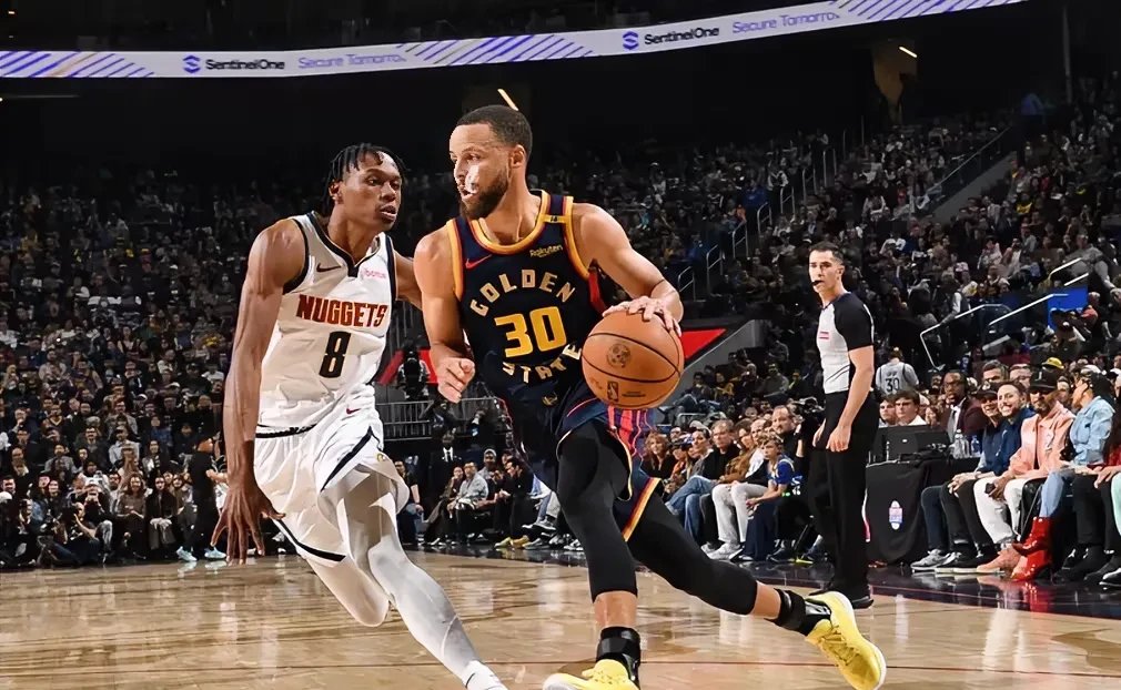 勇士客场大胜掘金,库里表现抢眼 勇士客场大胜掘金,库里表现抢眼