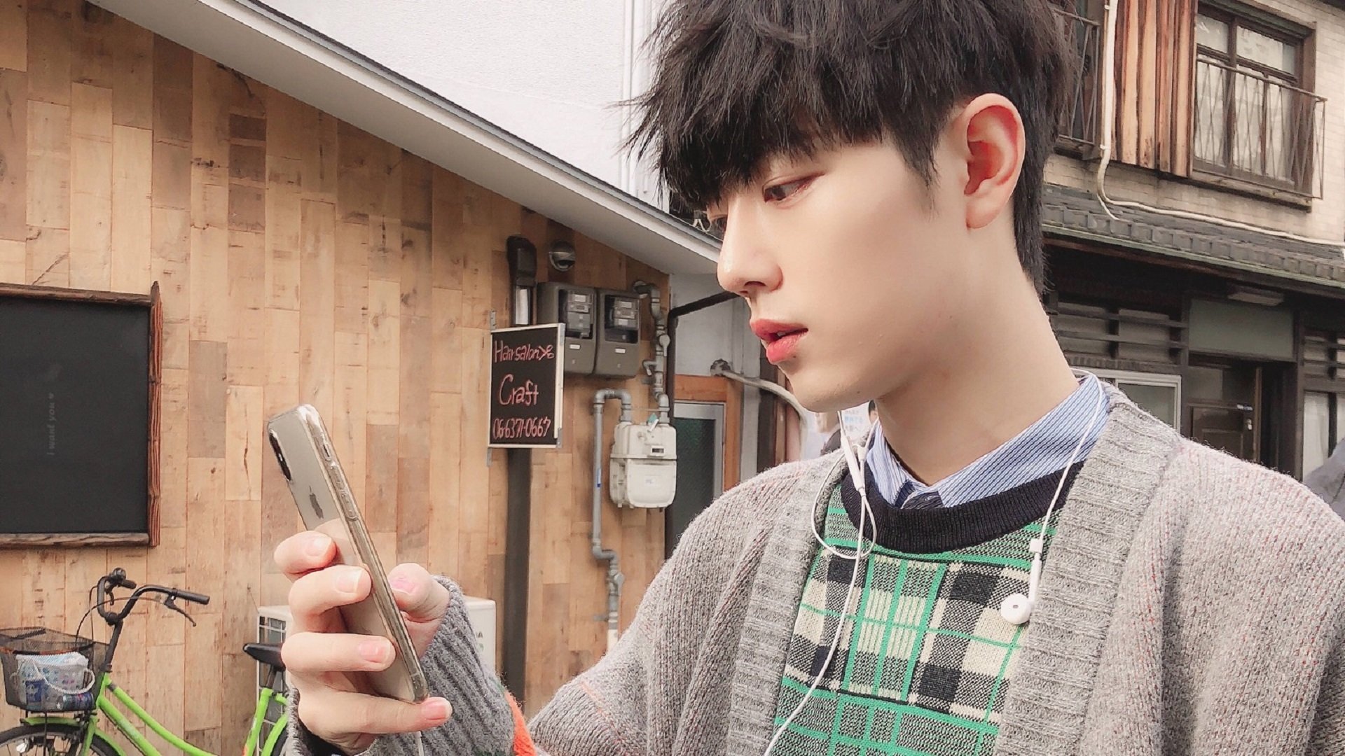 绿茵冰场两重天,弗拉霍维奇爆发映衬加拿大冰球轻取瑞典