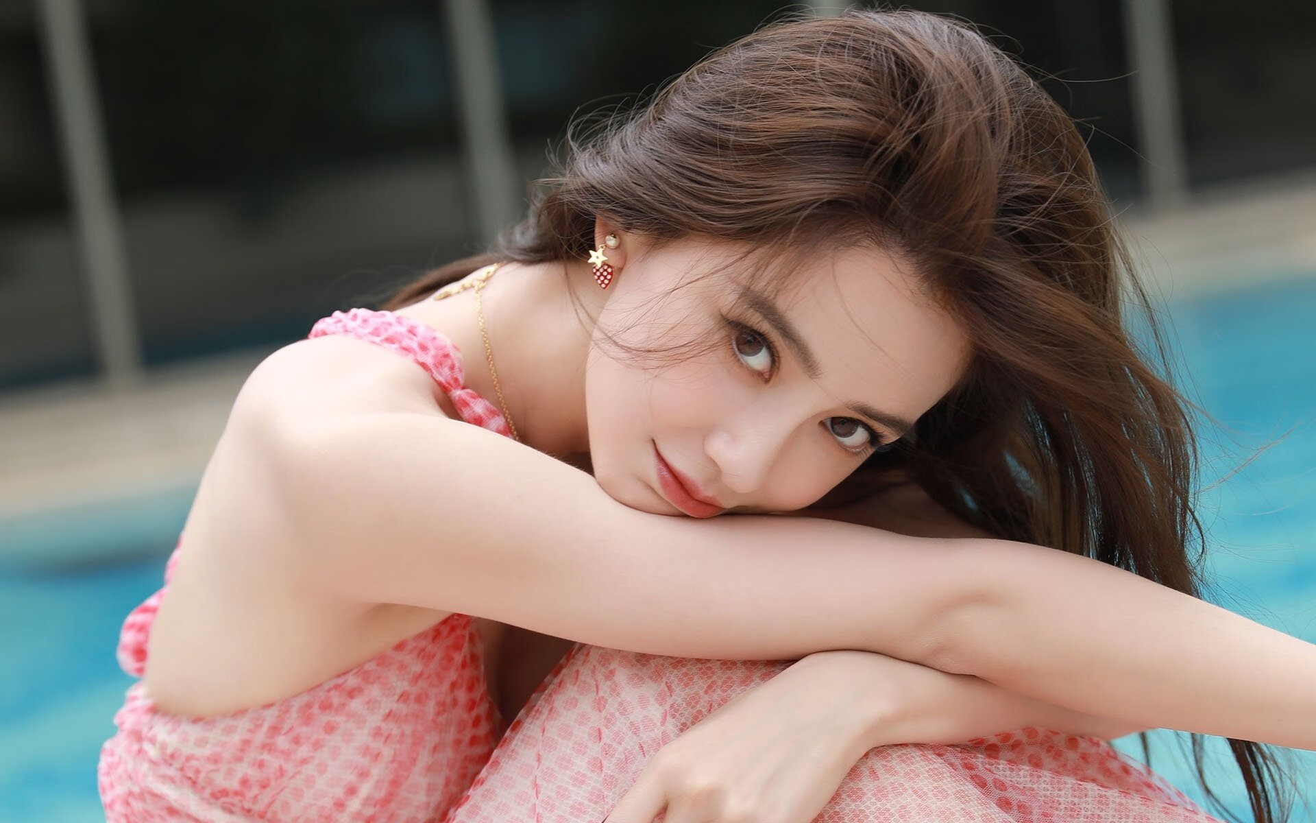 街道轰鸣与球场狂澜,F1焦点战与广东横扫的双重奏