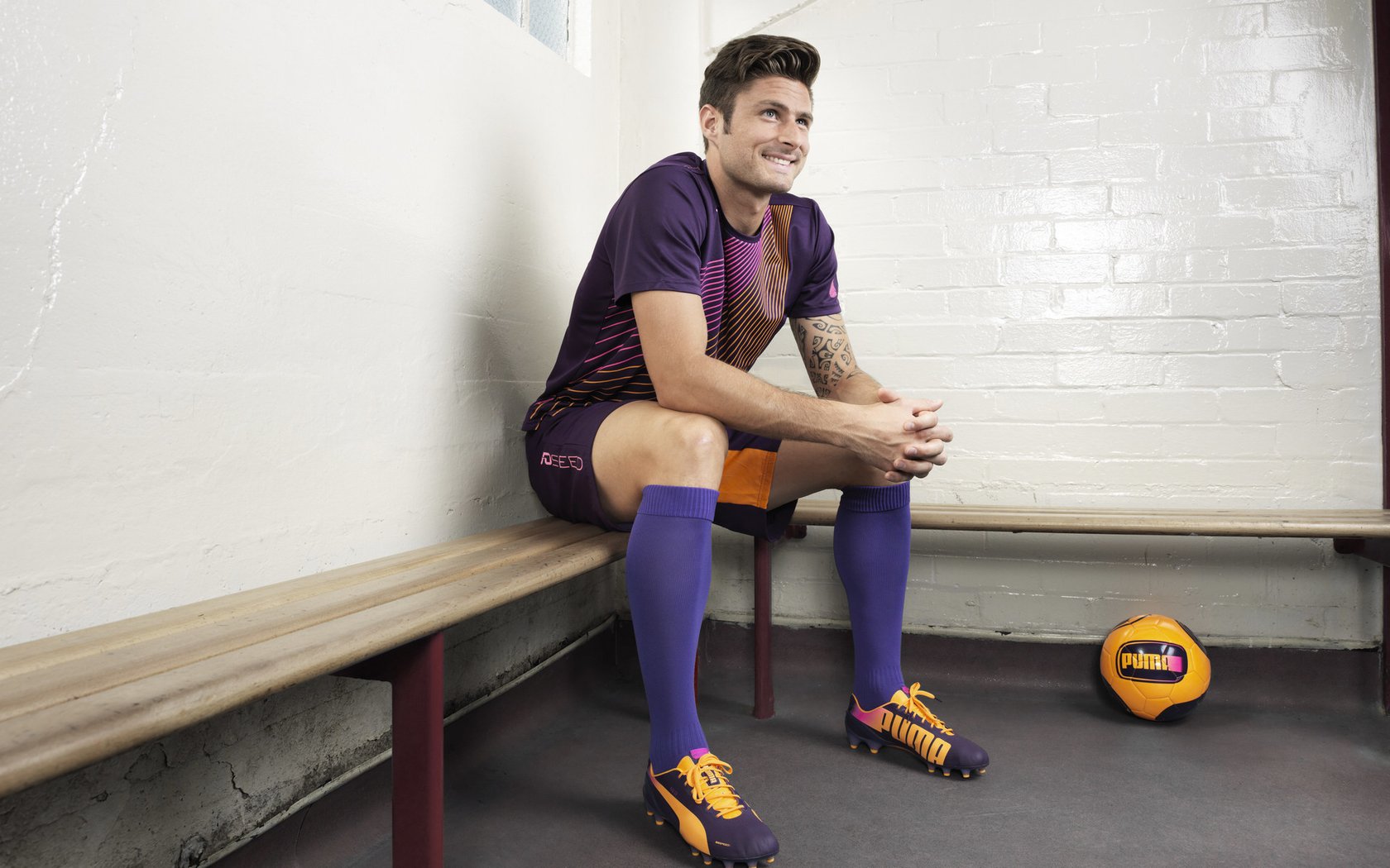 曼城横扫瑞士展露王者气象,加维点燃赛场预示新时代